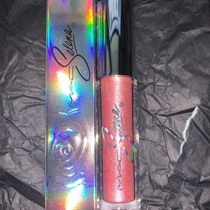 LIPGLASS / SELENA LA REINA
Bidi Bidi Bom Bom